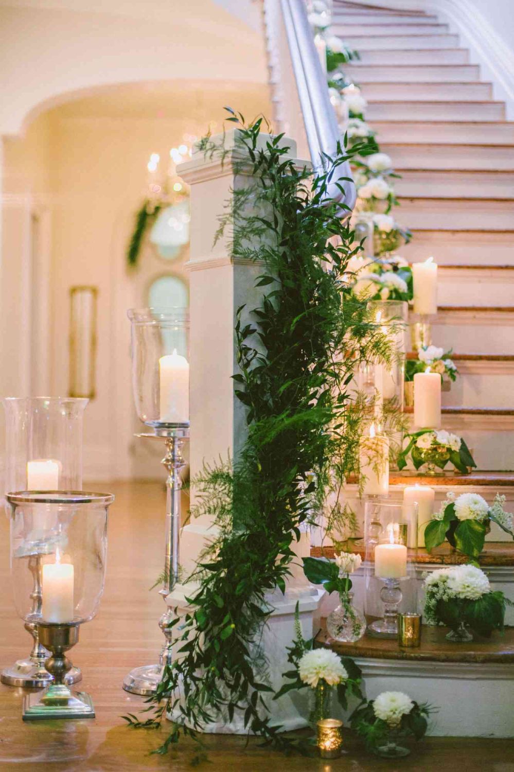The Best Ways to Decorate the Stairs and Banisters at Your Wedding